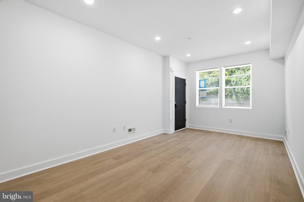1230 W YORK STREET Unit: 1