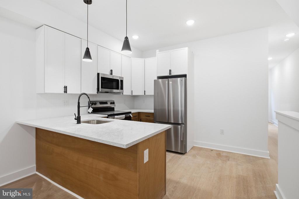 1230 W YORK STREET Unit: 1