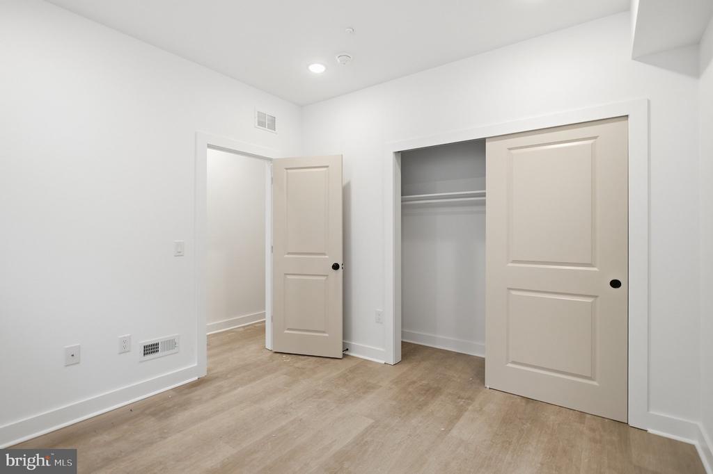 1230 W YORK STREET Unit: 1
