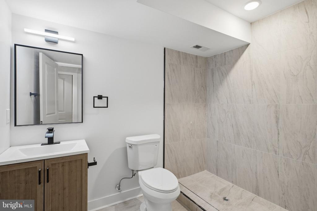 1230 W YORK STREET Unit: 1
