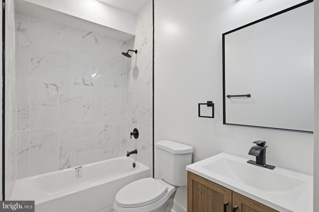 1230 W YORK STREET Unit: 1