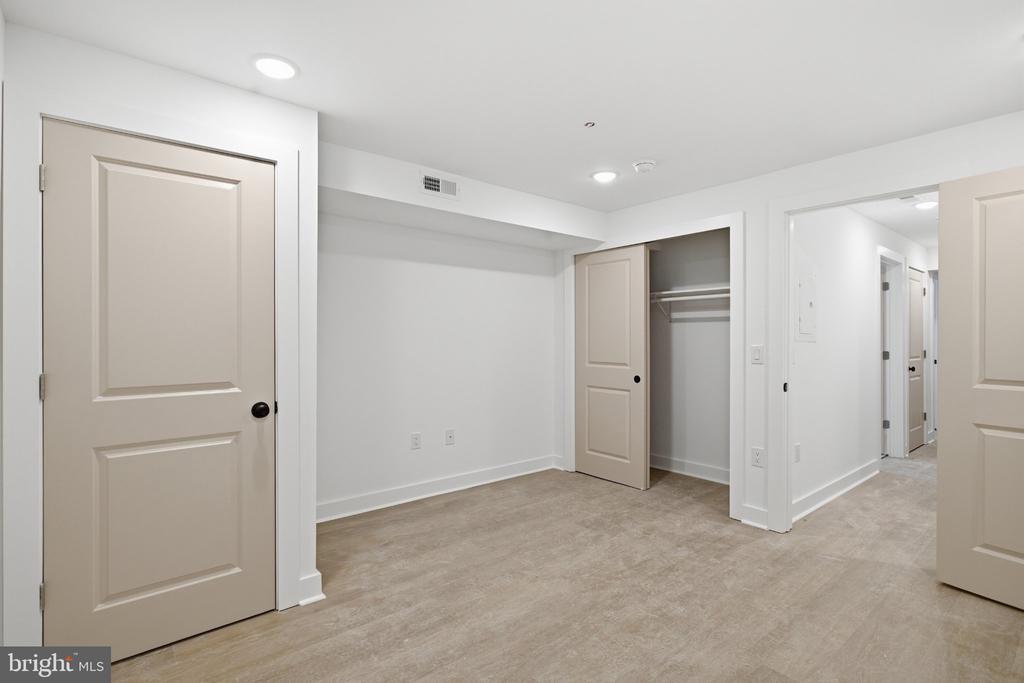 1230 W YORK STREET Unit: 1