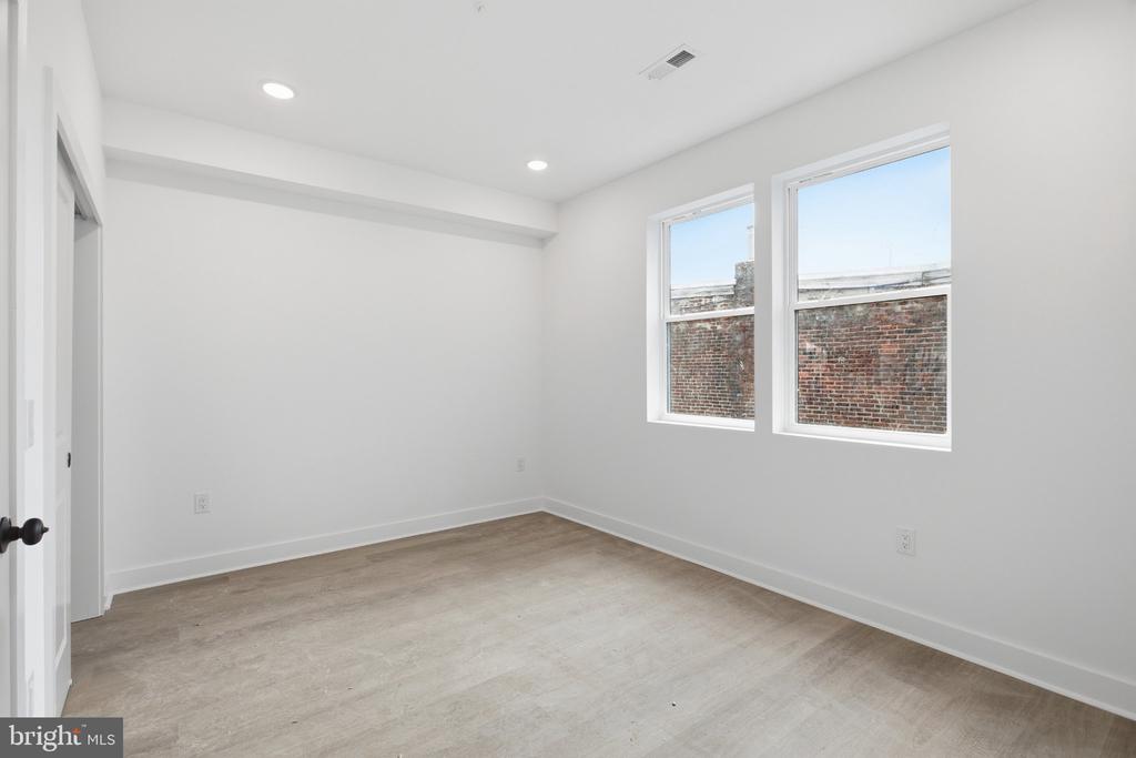 1230 W YORK STREET Unit: 2