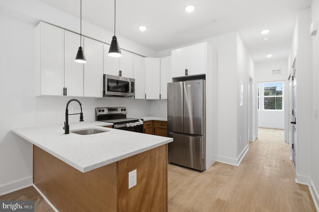 1230 W YORK STREET Unit: 2