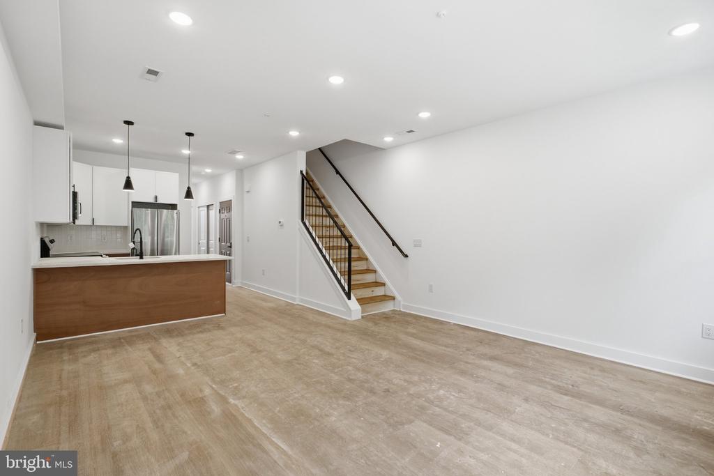 1230 W YORK STREET Unit: 2
