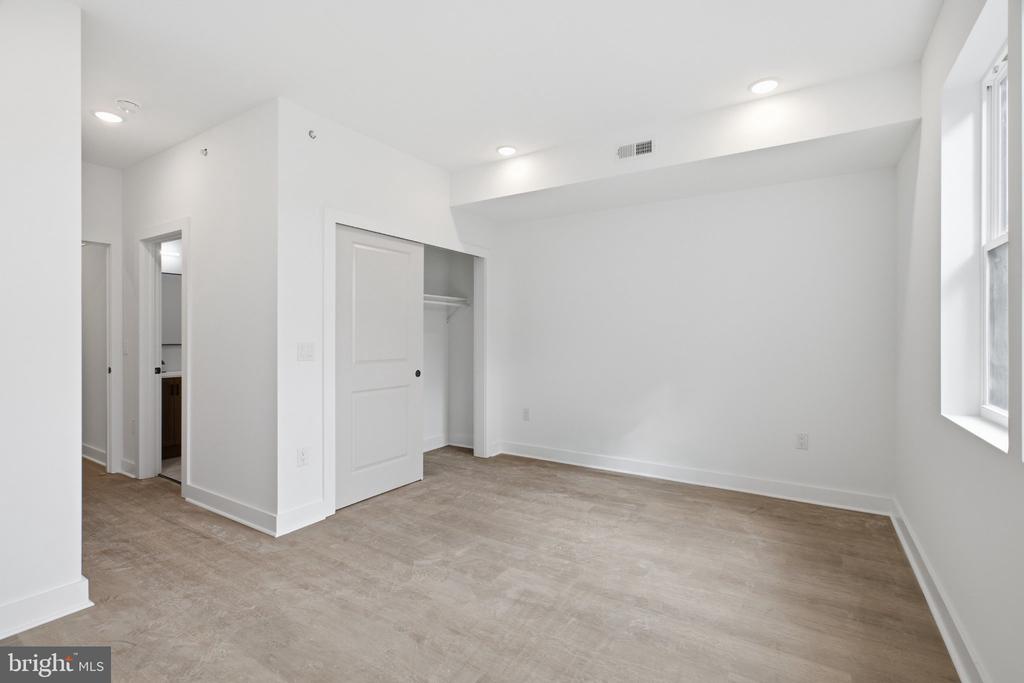 1230 W YORK STREET Unit: 2