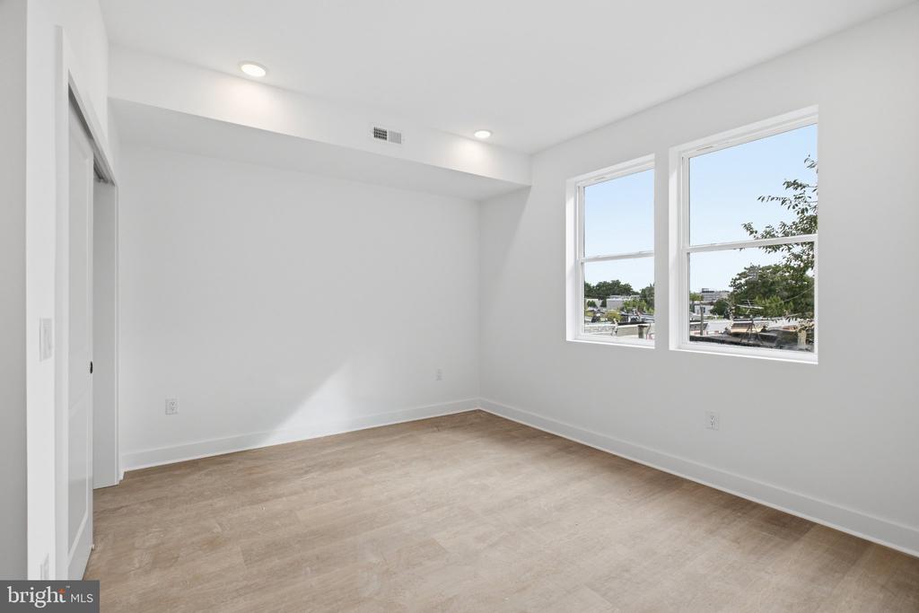 1230 W YORK STREET Unit: 2