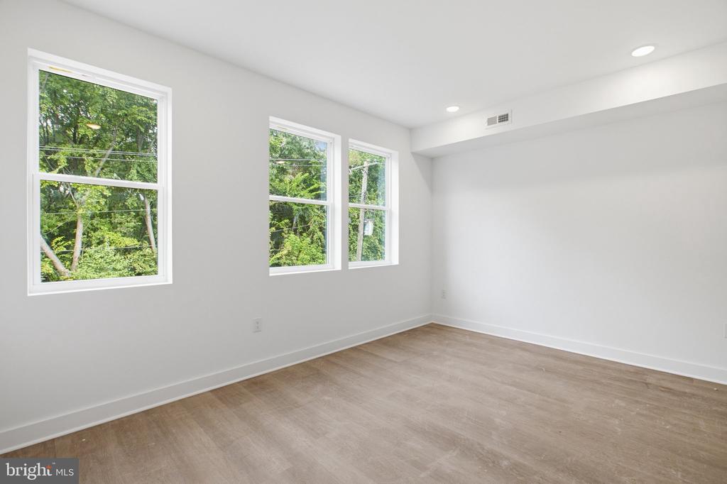 1230 W YORK STREET Unit: 2