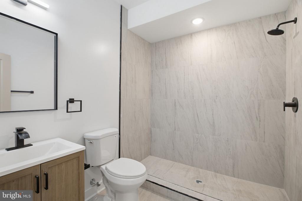1230 W YORK STREET Unit: 2