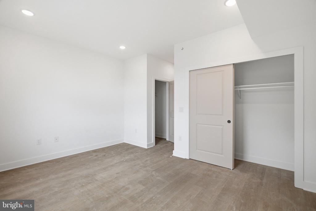 1230 W YORK STREET Unit: 2