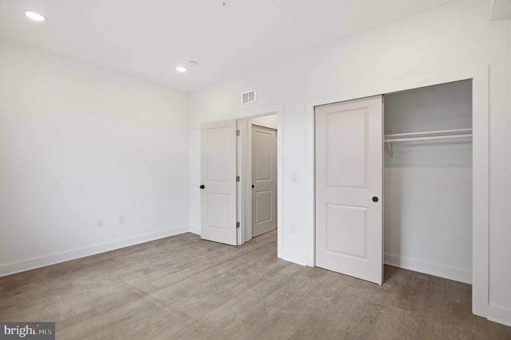1230 W YORK STREET Unit: 2