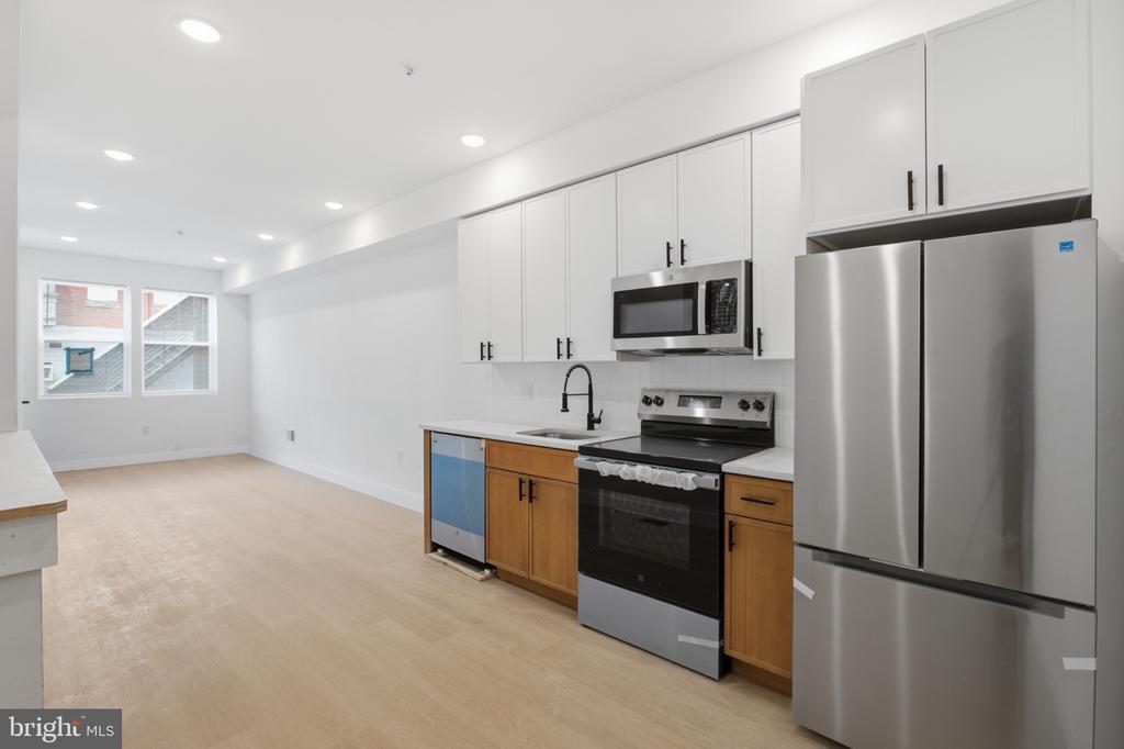 1542 W YORK STREET Unit: 1
