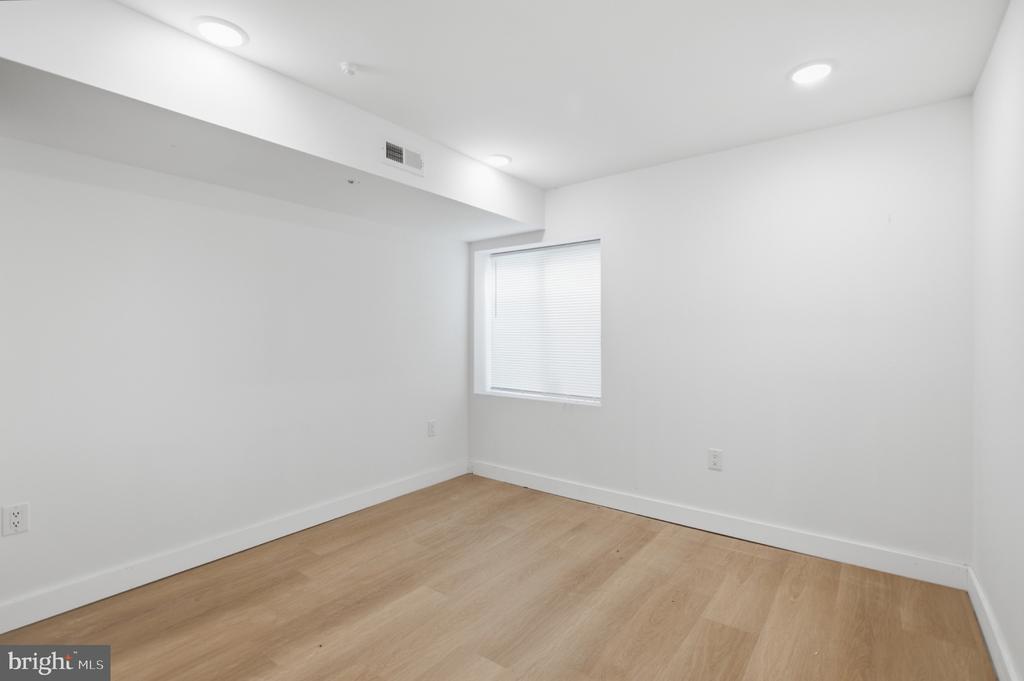 1542 W YORK STREET Unit: 1