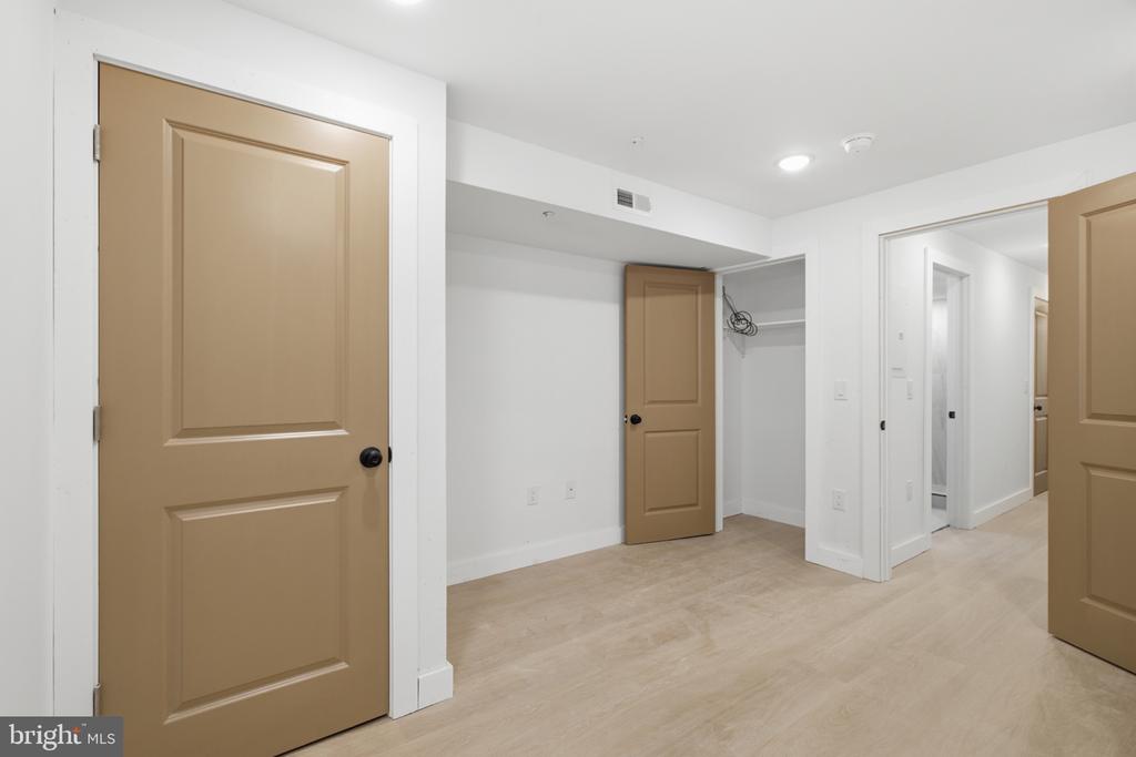 1542 W YORK STREET Unit: 1