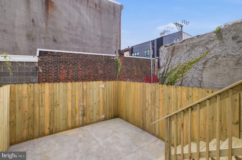 1542 W YORK STREET Unit: 1