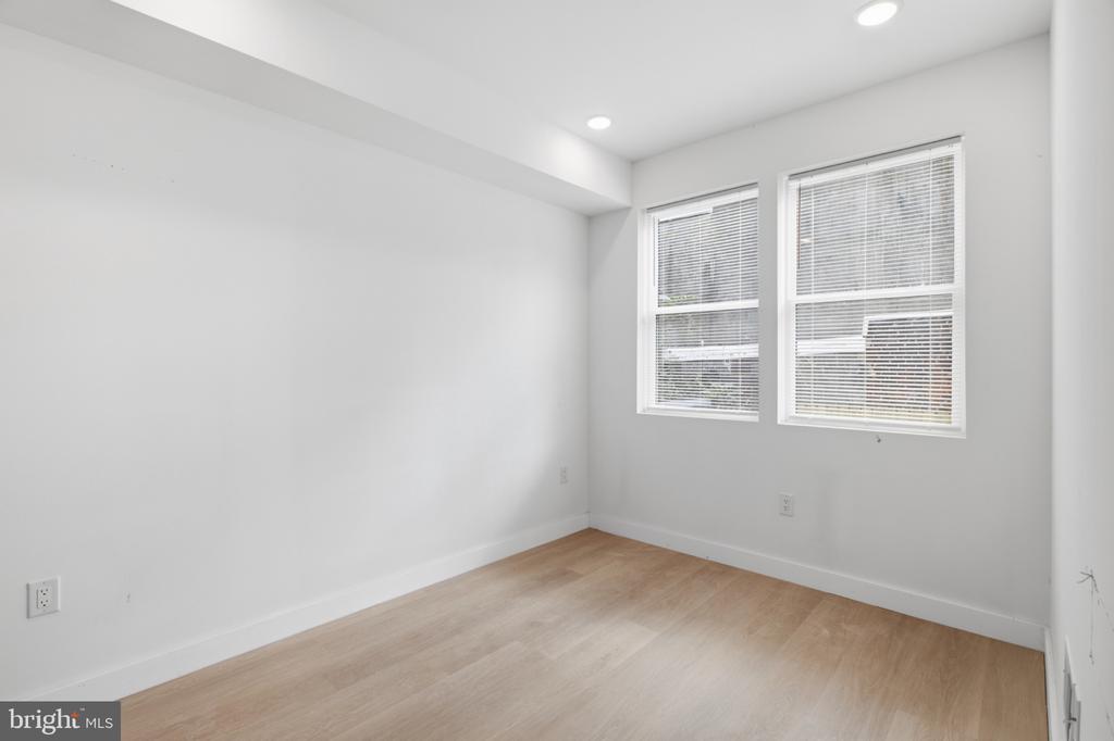 1542 W YORK STREET Unit: 1