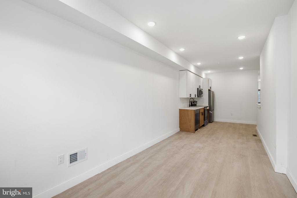 1542 W YORK STREET Unit: 1