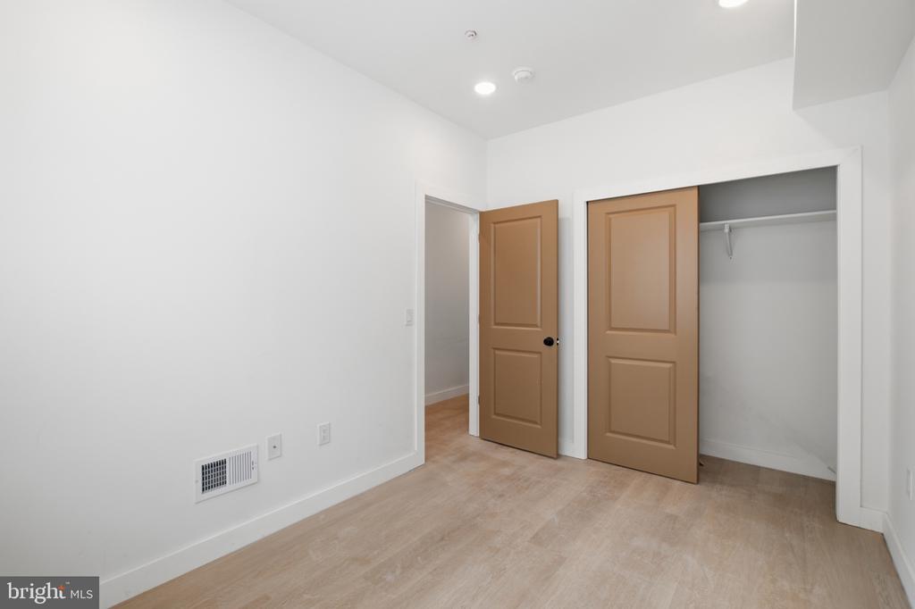 1542 W YORK STREET Unit: 1