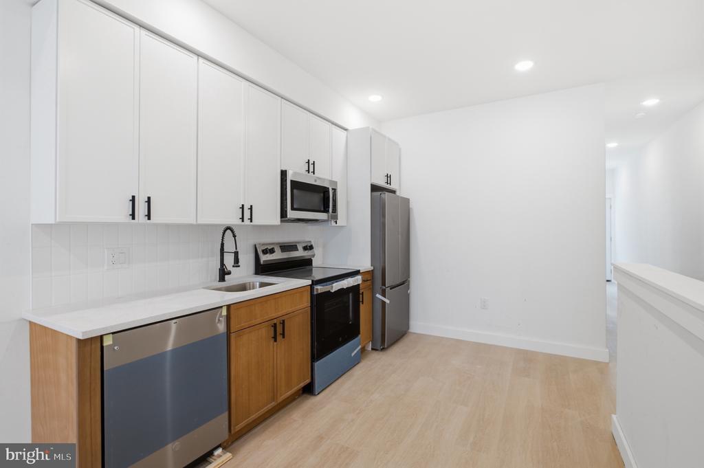 1542 W YORK STREET Unit: 1