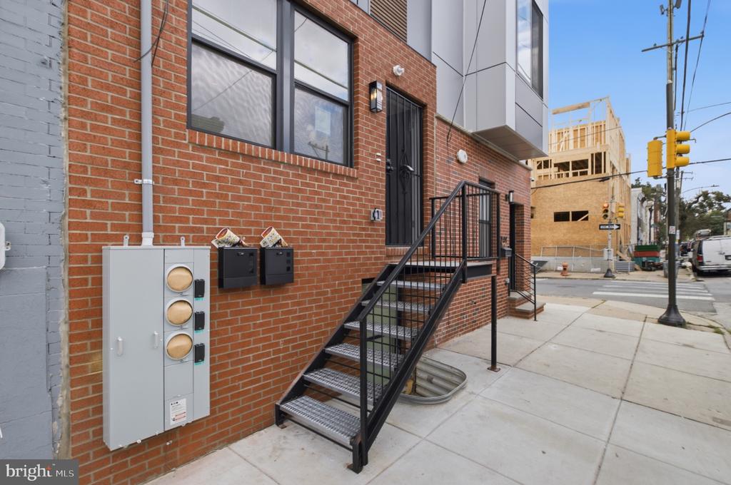 1542 W YORK STREET Unit: 1