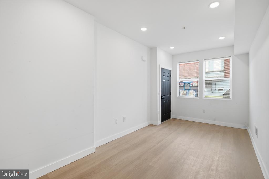1542 W YORK STREET Unit: 1