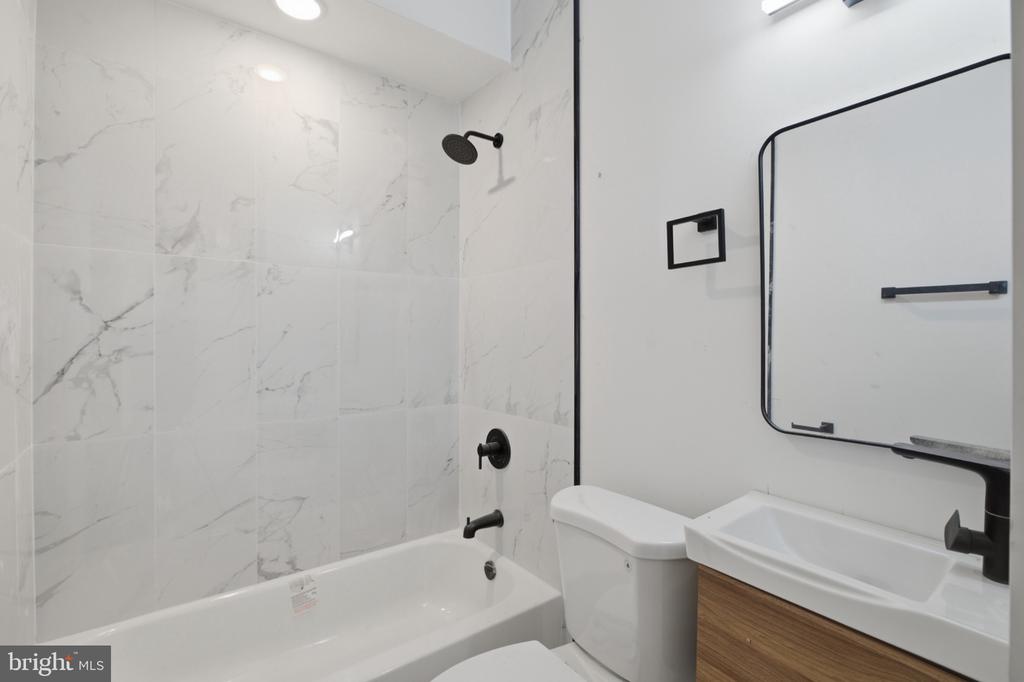 1542 W YORK STREET Unit: 1