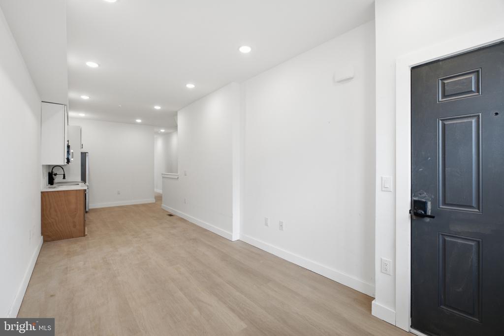 1542 W YORK STREET Unit: 1