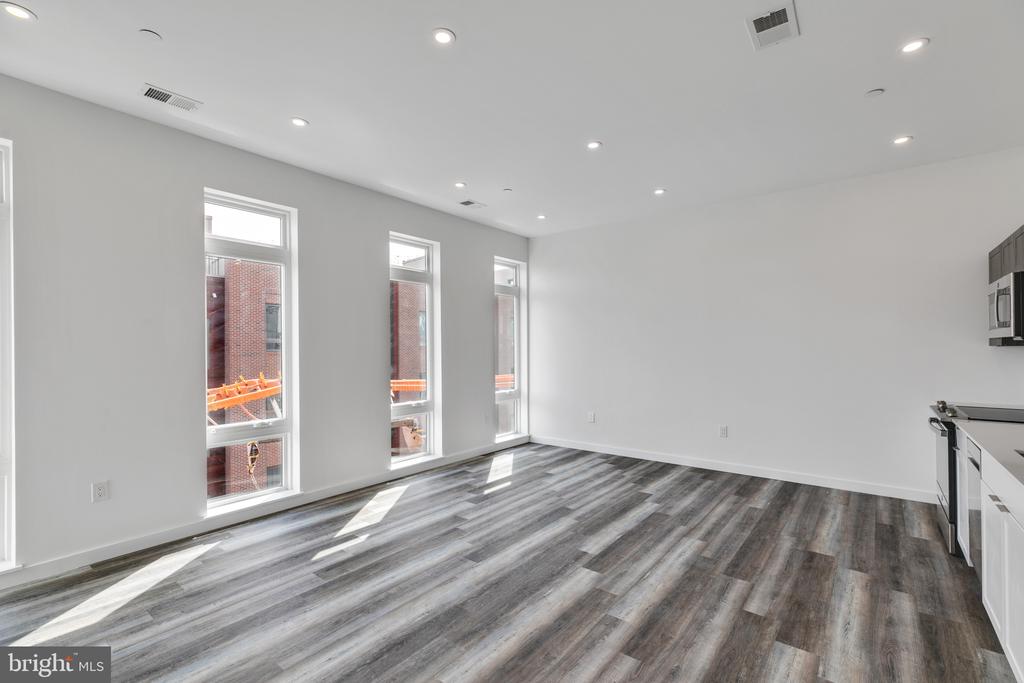 860 N 3RD STREET Unit: 402