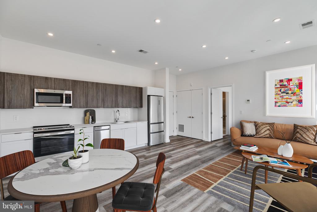 860 N 3RD STREET Unit: 402