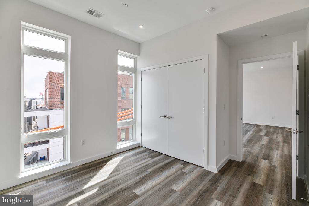 860 N 3RD STREET Unit: 402