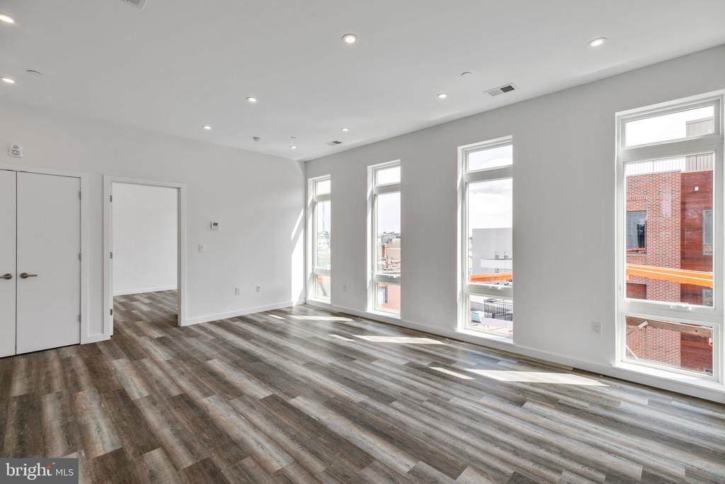 860 N 3RD STREET Unit: 402
