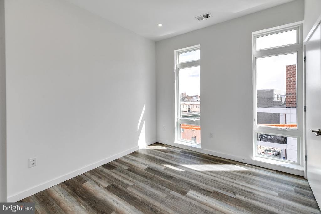 860 N 3RD STREET Unit: 402