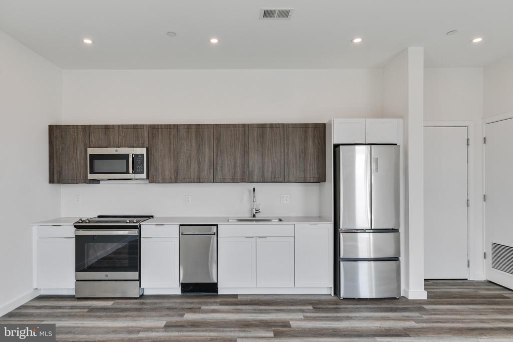 860 N 3RD STREET Unit: 402
