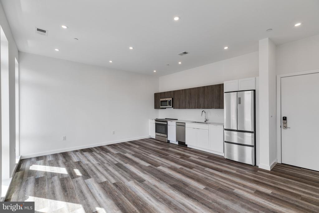 860 N 3RD STREET Unit: 402
