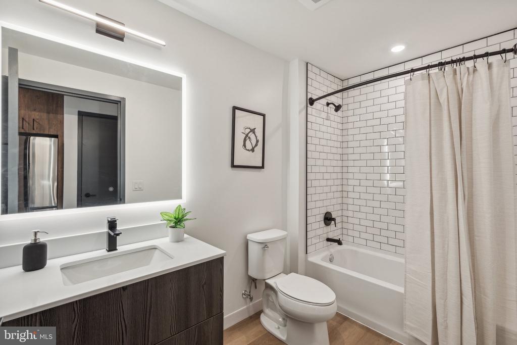 1122 FRANKFORD AVENUE Unit: 202
