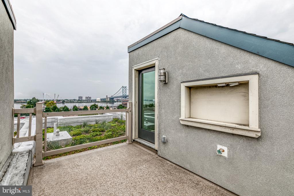 412 N FRONT STREET Unit: 15
