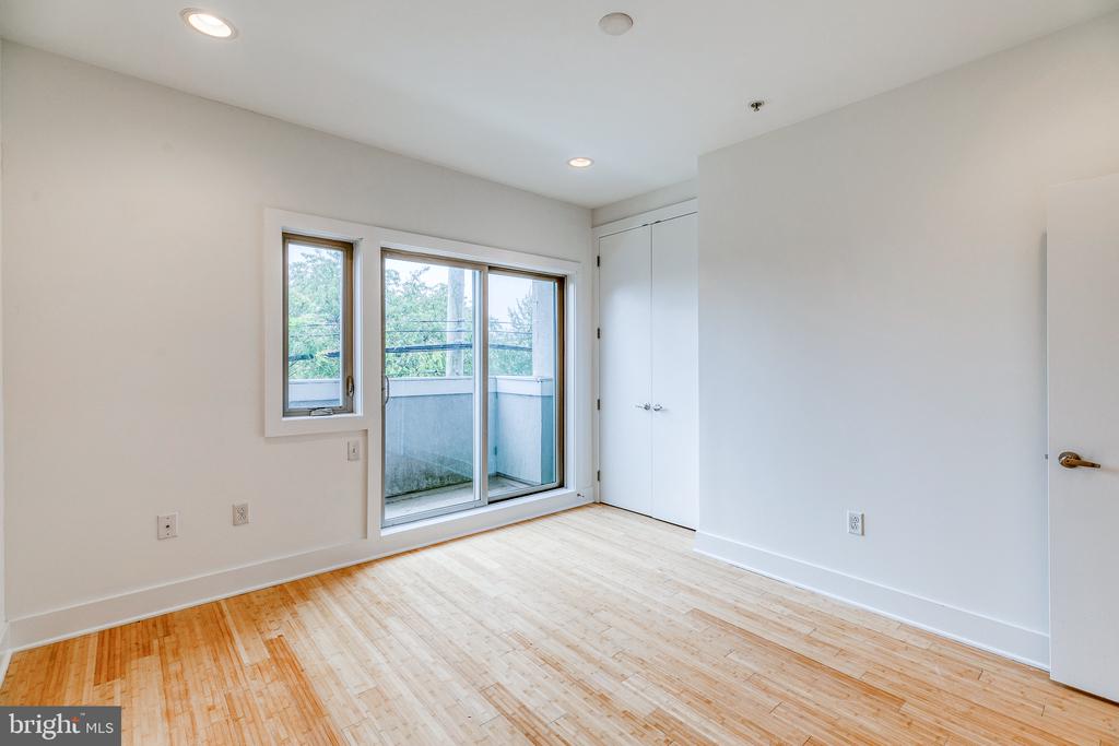 412 N FRONT STREET Unit: 15