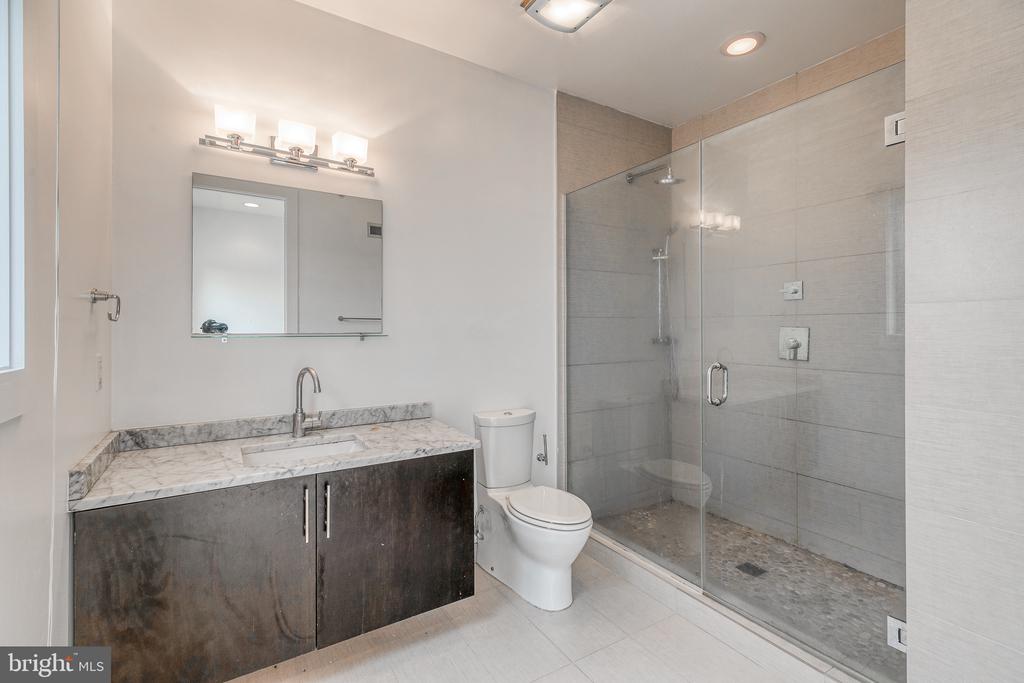 412 N FRONT STREET Unit: 15