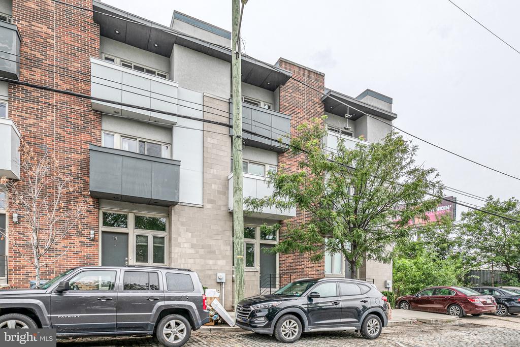 412 N FRONT STREET Unit: 15