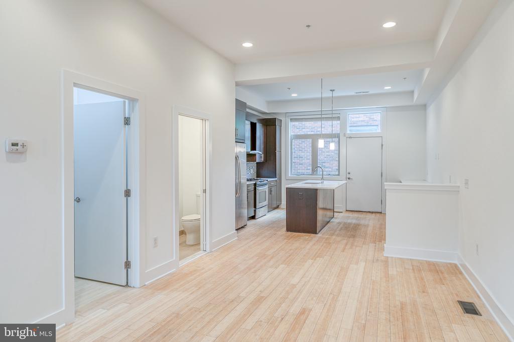 412 N FRONT STREET Unit: 15