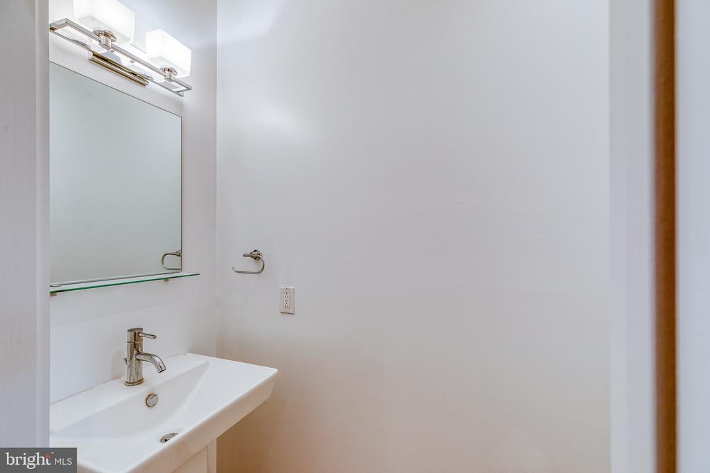 412 N FRONT STREET Unit: 15