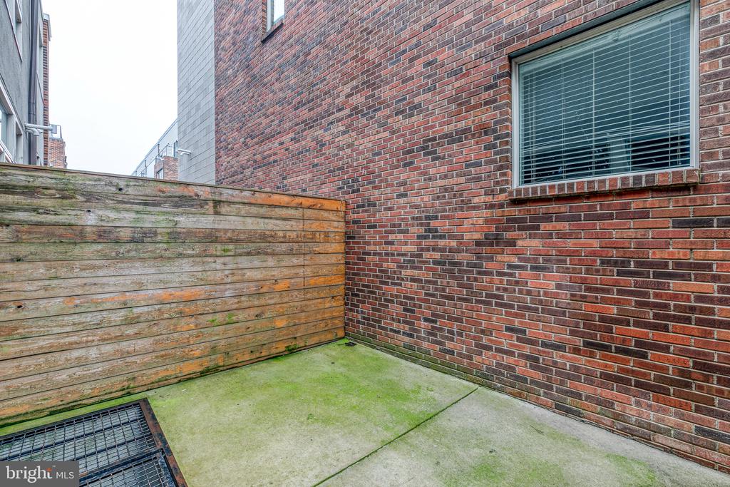 412 N FRONT STREET Unit: 15