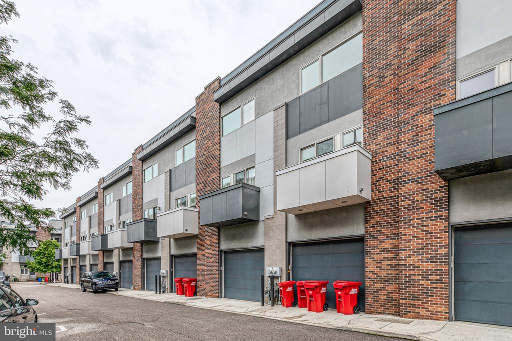 412 N FRONT STREET Unit: 15