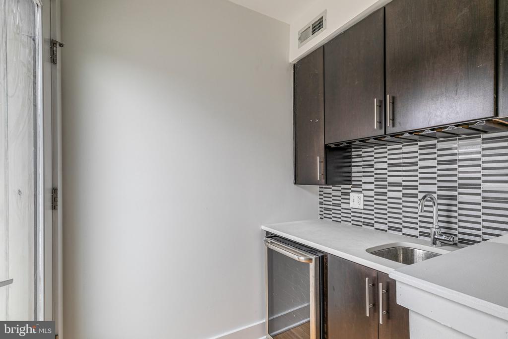 412 N FRONT STREET Unit: 15