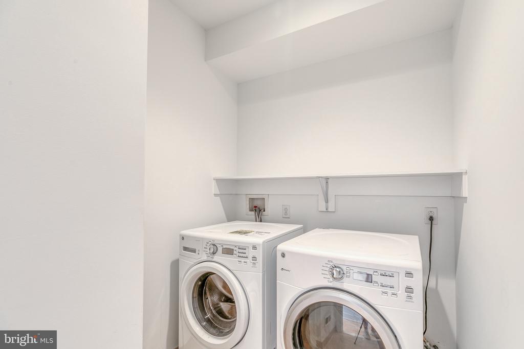 412 N FRONT STREET Unit: 15