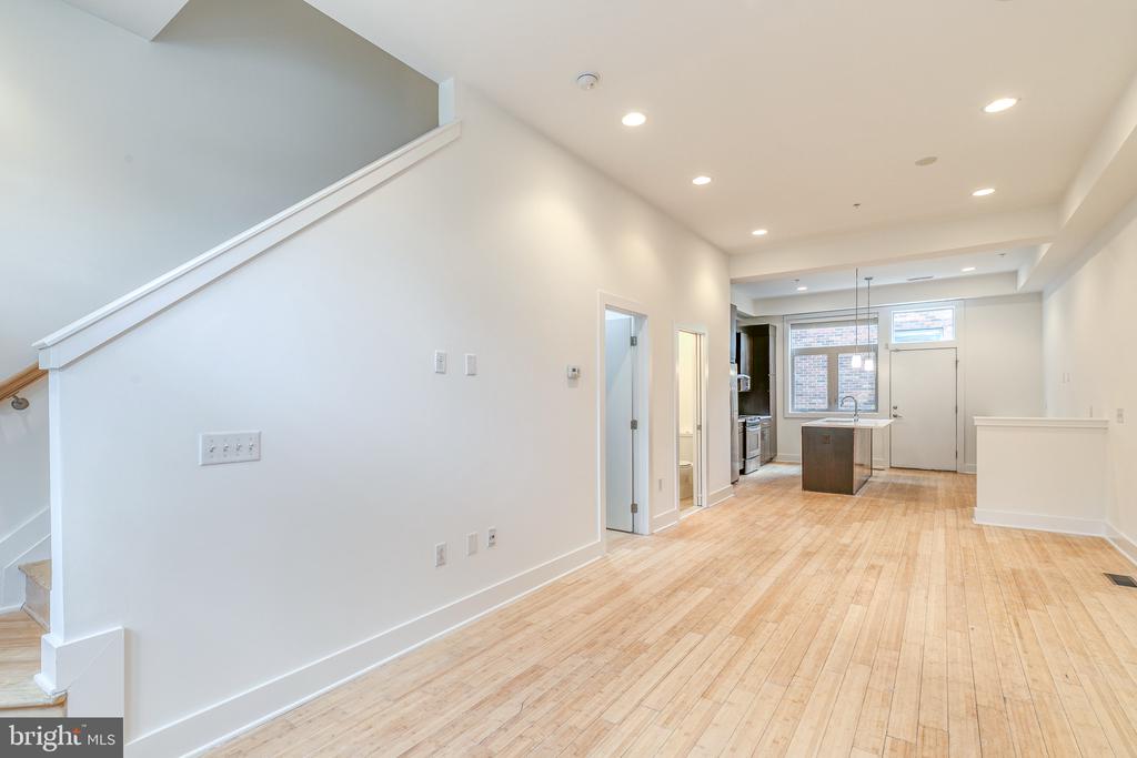 412 N FRONT STREET Unit: 15
