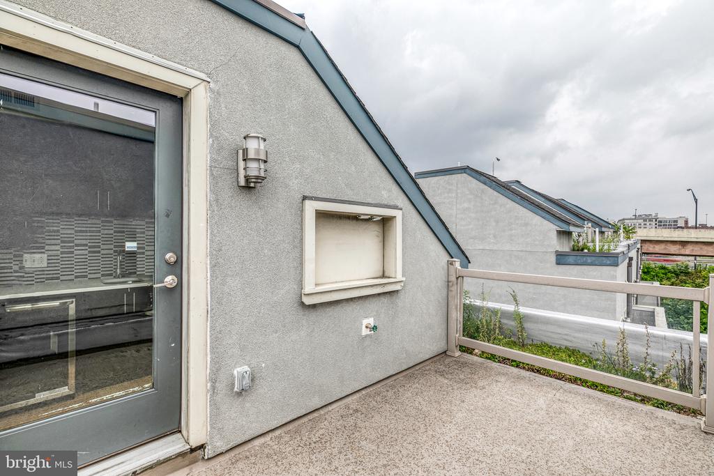 412 N FRONT STREET Unit: 15
