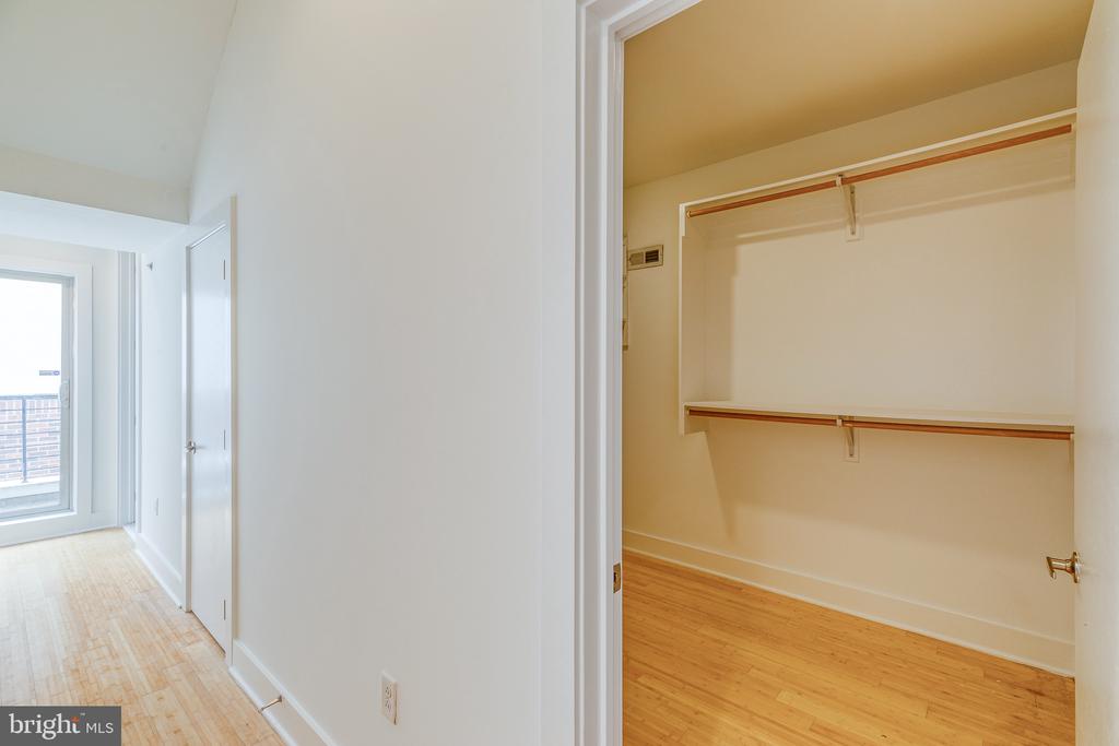412 N FRONT STREET Unit: 15