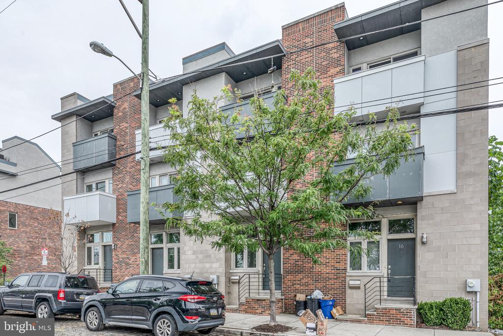 412 N FRONT STREET Unit: 15