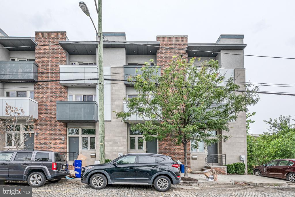412 N FRONT STREET Unit: 15
